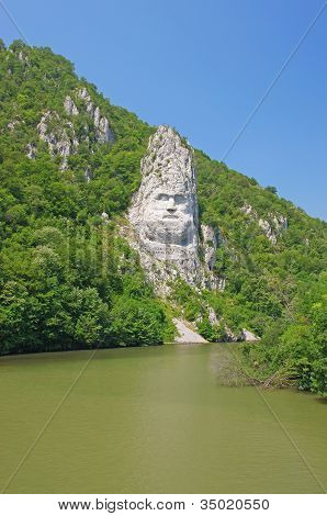 พระ Decebal แกะสลักหิน