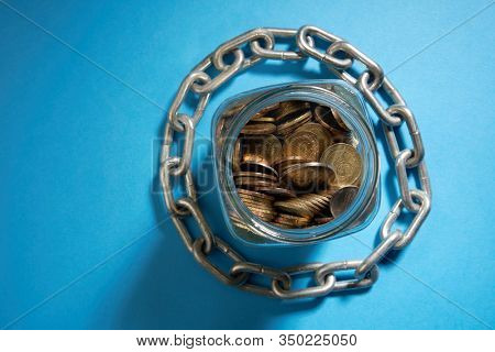 Taunt stainless steel chain and saving jar