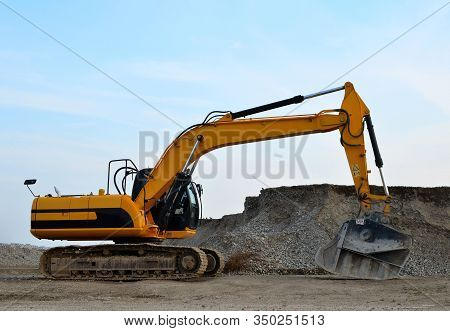 Excavator With Crusher Bucket For Crushing Concrete. Construction Waste Recycling For Construction M
