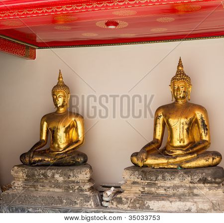 Pari Buddha-patsaita Wat Po-temppelistä