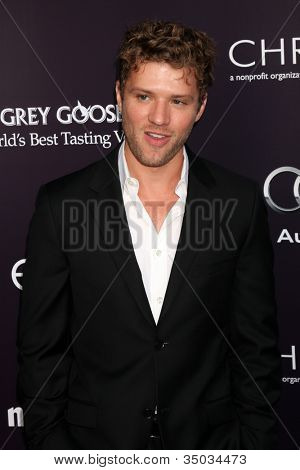 LOS ANGELES - 11 de JUN: Ryan Phillippe al llegar a la bola de mariposa crisálida 10 en casa privada 