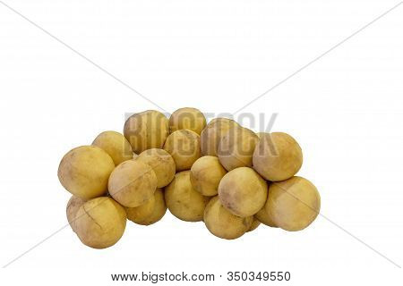 Ripe Wollongong, Wollongong Is A Tropical Fruit Of Thailand, Rounded Out As A Bunch. Ripe Fruits Are