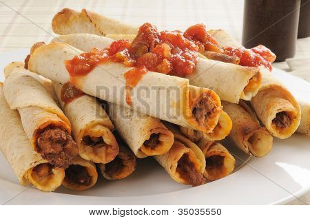 Taquitos con Salsa