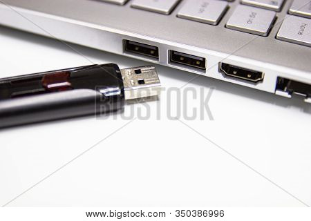 Flash Drive With Laptop Computer For Conncet To Usb Port Plug-in Laptop For Transfer And Backup Busi