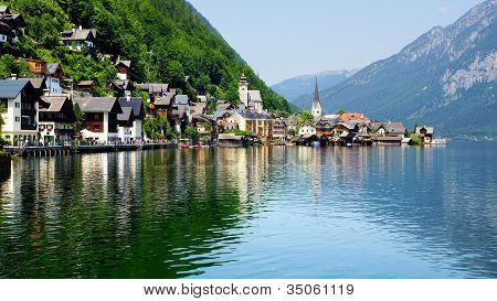 Pohled na Hallstattu a Hallstatter See.
