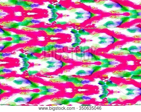 Rectangle Geo Rapport. Ethnic Seamless Pattern. Watercolor Ethnic Design. Green And Red Traditional 