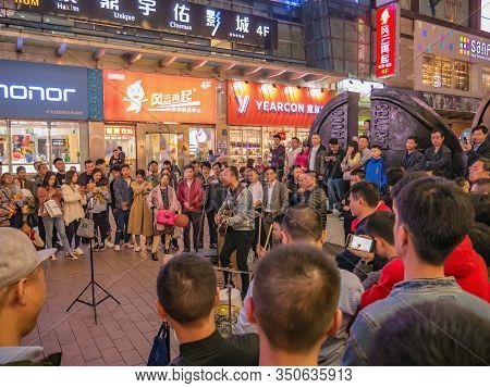 Changsha/china-17 October 2018:unacquainted Street Performers Singing At Huangxing Walking Street In