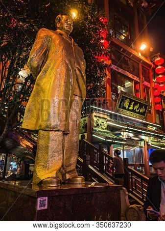 Changsha/china-17 October 2018:mao Zedong Statue In Huogongdian Food Garden Entrance Gate In Changsh