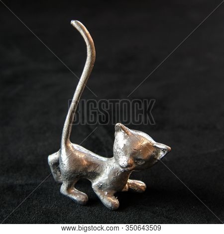 Pewter Cast - Nice  Figure Of A Cat With A Long Tail -  Tinsmithing Is An Old Tradition