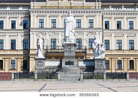 Monumento a princesa Olga, Santo André Apóstolo, Cyril e conheceu
