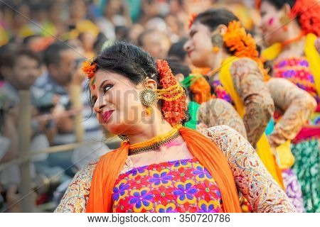 Kolkata, India- 1st March 2018: Girl Dancers,dressed In Colourful Sari (traditional Indian Dress) An