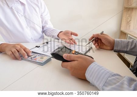 The Business Owner Personally Signed The Deal, Closing The Deal By Accepting Bribes. The Idea Of ​​c