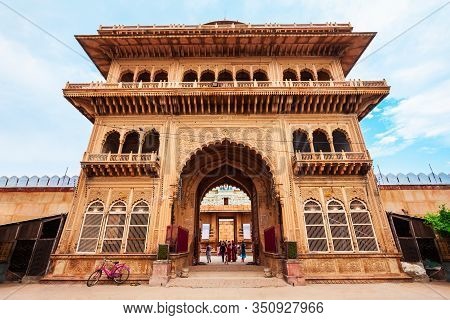 Shree Rangnath Ji Temple Is A Hindu Temple Located In Vrindavan Near Mathura City In Uttar Pradesh S