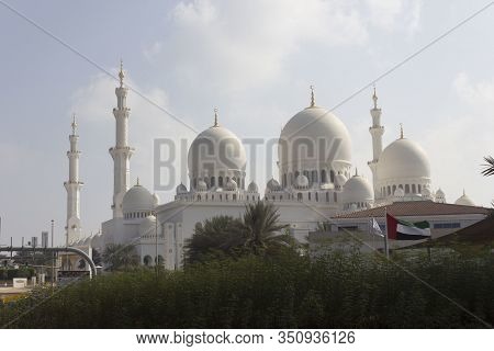 Abu Dhabi, Uae - December 28 2017: Virew From The Street Of The Sheikh Al Zayed Mosque
