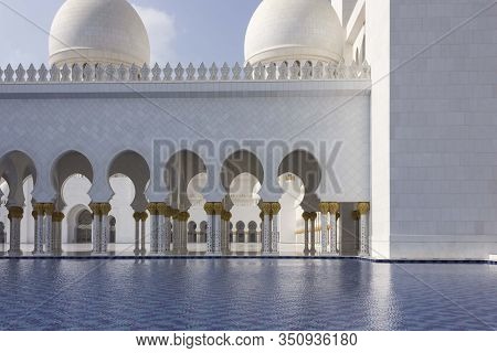 Abu Dhabi, Uae - December 28 2017: Pool Of The Sheikh Al Zayed Mosque