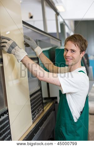 Glaszetter glas aanbrengend schuurmachine