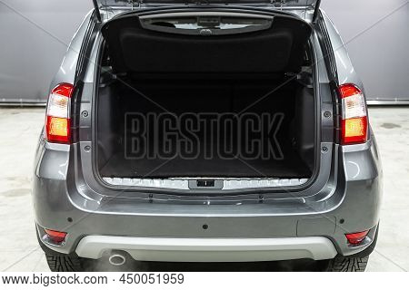 Novosibirsk, Russia -  February  10, 2022: Nissan Terrano, Clean, Open Empty Trunk In The Car