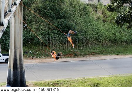 Rappel Practitioner Doing Extreme And Dangerous Marbalisms. Salvador Bahia Brazil.