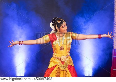 Smiling Indian Bharatanatyam Dancer On Stage Performing Dance With Hands Gesture - Conept Of Artist,