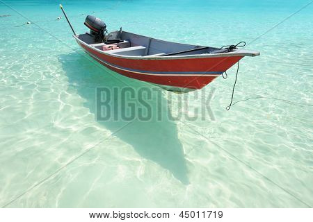 Красивый пляж с катера на Perhentian острова, Малайзия