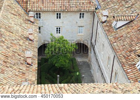 Dubrovnik, Croatia - September 8, 2016: This Is The Coutyard Of A Medieval Franciscan Monastery In T
