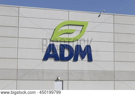 Archer Daniels Midland Information Technology And Support Center. Adm Is A Global Food Processing Co