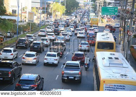 Salvador, Bahia, Brazil - February 8, 2022: Vehicles In Traffic Jam On Avenida Tacredo Neves In The 