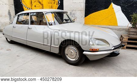 Bordeaux , Aquitaine  France - 02 28 2022 : Citroen Ds 21 Retro Sixties Seventies Vintage French Car