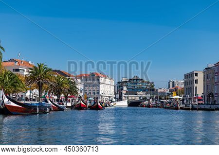 Aveiro, Portugal - 15 October, 2021: Traditional Colorful Houses And Boats On The Canal In Aveiro, P