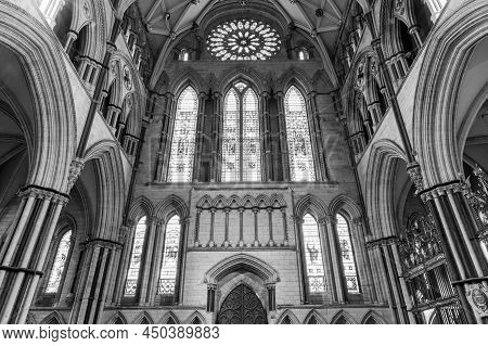 York.yorkshire.united Kingdom.february 14th 2022.view Of The Rose Window In The  South Transept Insi