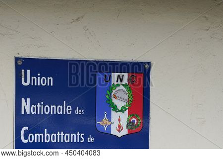 Bordeaux , Aquitaine  France - 02 28 2022 : Unc Union Nationale Des Combattants French Text Sign Sym