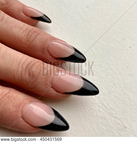 Black Tip French Manicure Nails With Claw Points Trendy Nail Design In Acrylic Applied Nail Art