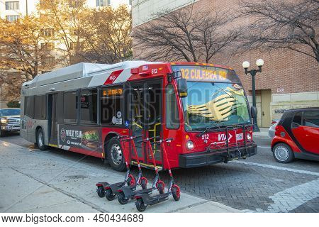 San Antonio, Tx, Usa - Dec. 13, 2018: San Antonio Via Public Bus Route 82 Heading To Culebra Street 