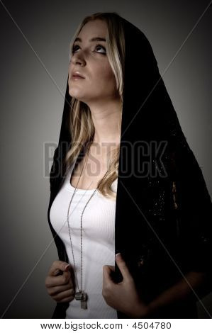 女性与偷了向上看