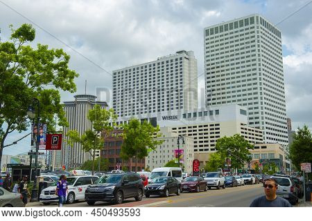 New Orleans - May. 28, 2017: The Westin New Orleans Hotel And Canal Place Shopping Mall At 100 Iberv