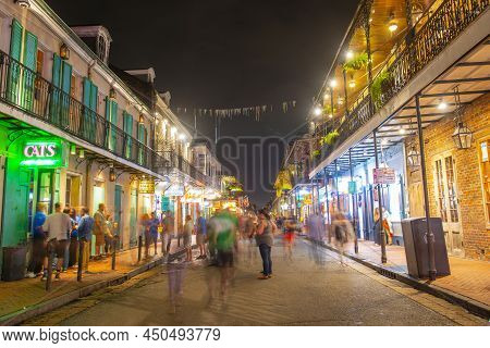 New Orleans - Jun. 1, 2017: Cats Meow In A Historic Commercial Buildings At Night On 701 Bourbon Str