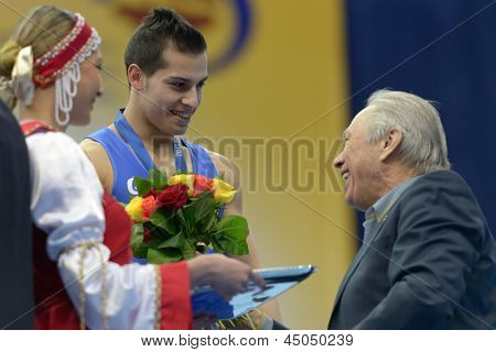 Moskau, Russland - APRIL 20: Andrea Cingolani, Italien gewinnen Bronze im Bodenturnen während 5th European 