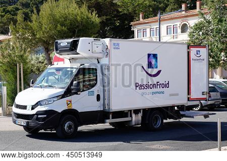 Bordeaux , Aquitaine  France - 03 03 2022 : Passion Froid Groupe Pomona Logo Brand And Text Sign Of 