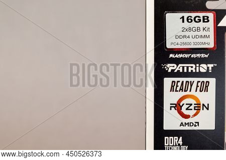 Patriot Ddr4 16gb 3200mhz Viper 4 Blackout Against A Gray Background. New Cardboard Carton With Memo