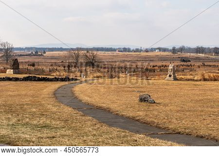 Gettysburg, Pennsylvania, Usa February 8, 2022 A Paved Walkway Through The Battlefield In The Gettys