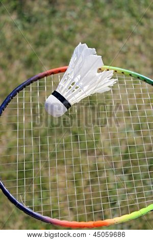 Volani badminton sulla racchetta