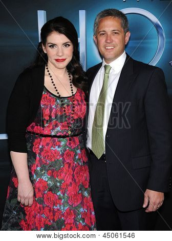 LOS ANGELES - MAR 19: Stephenie Meyer & manžel Christian přijíždí do 