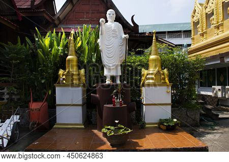 Buddha Statue For Thai People And Foreign Travelers Travel Visit And Respect Praying Blessing With H