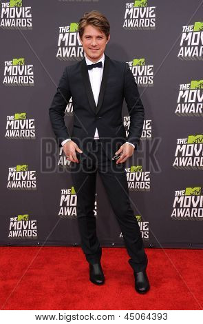 LOS ANGELES - APR 14: Taylor Hanson anländer till Mtv Movie Awards 2013 på 14 April 2013 i Culv