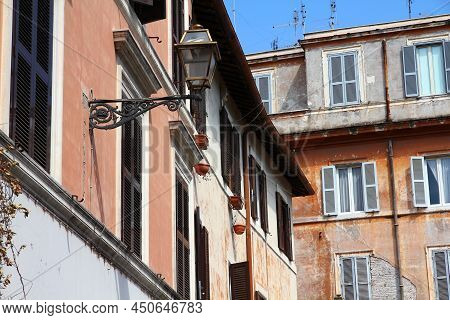 Trastevere District In Rome (rione Trastevere). Picturesque Streets Of Rome, Italy.