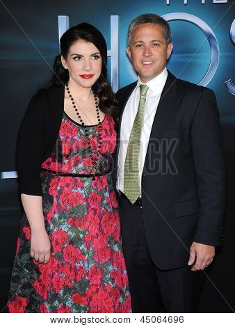 LOS ANGELES - MAR 19: Stephenie Meyer & manžel Christian přijíždí do 