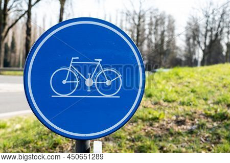 Strombeek Bever, Flemish Brabant Region, Belgium - 03 06 2022: Blue Sign Of A Bicycle Path