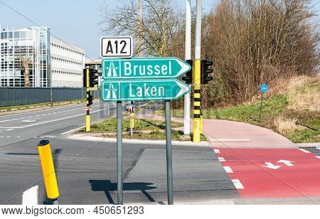 Strombeek Bever, Flemish Brabant Region, Belgium - 03 06 2022: Sign Towards The A12 Highway And The 