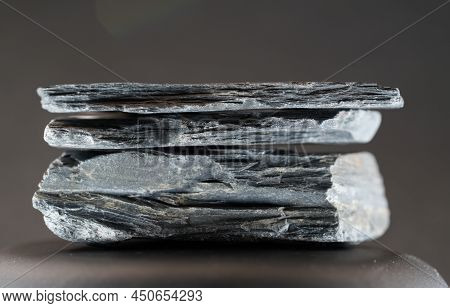 Slate, Stone Splinters, Wood Splinters, Shingle Is A Collective Term For Different Tectonically Defo
