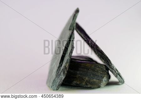 Slate, Stone Splinters, Wood Splinters, Shingle Is A Collective Term For Different Tectonically Defo